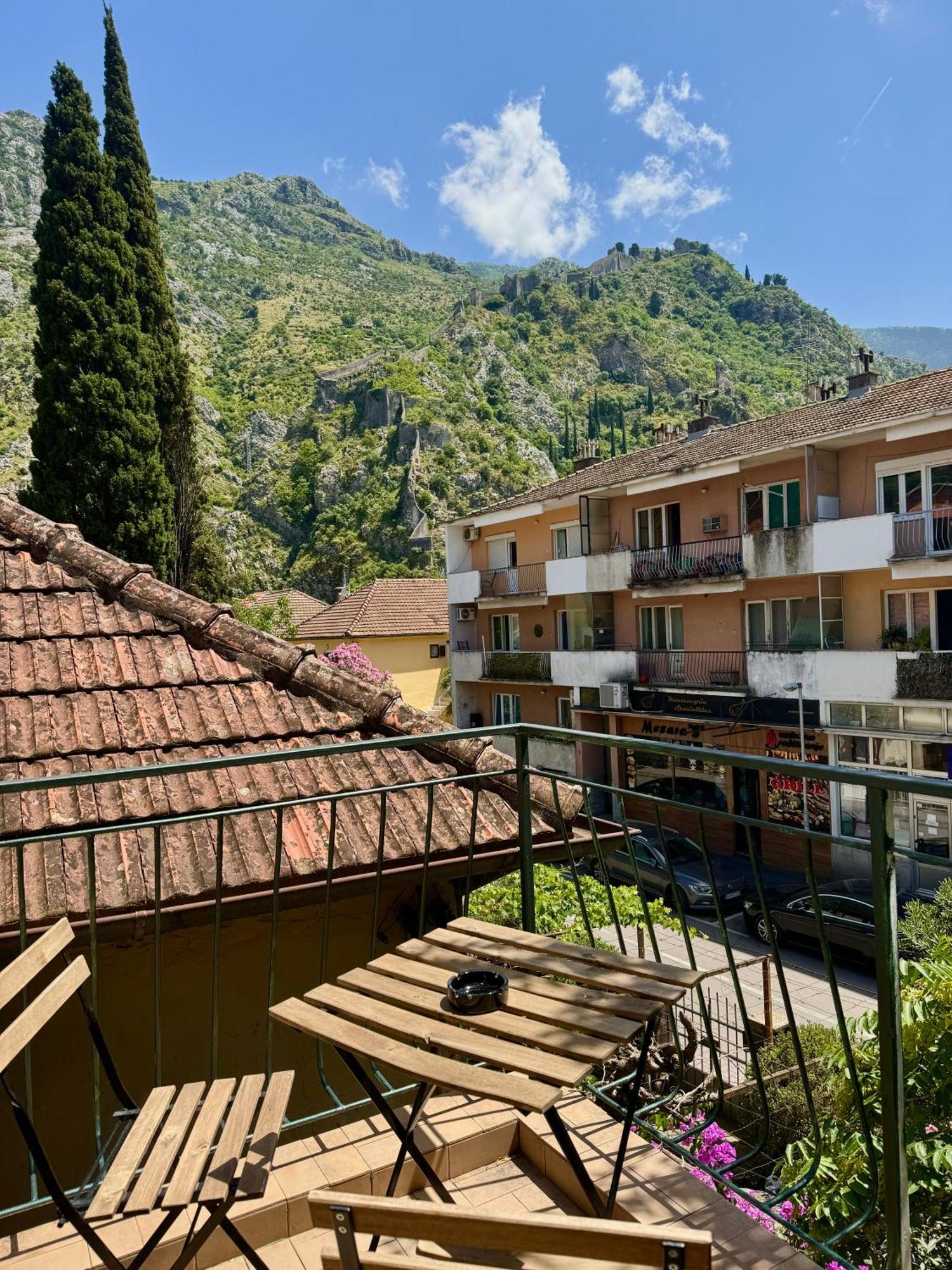 Kotorhostelito Exterior photo